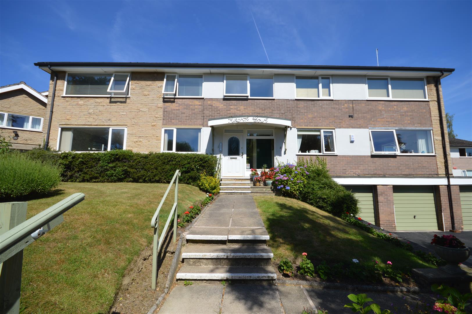 Flat Ryecroft Court in Frampton Cotterell