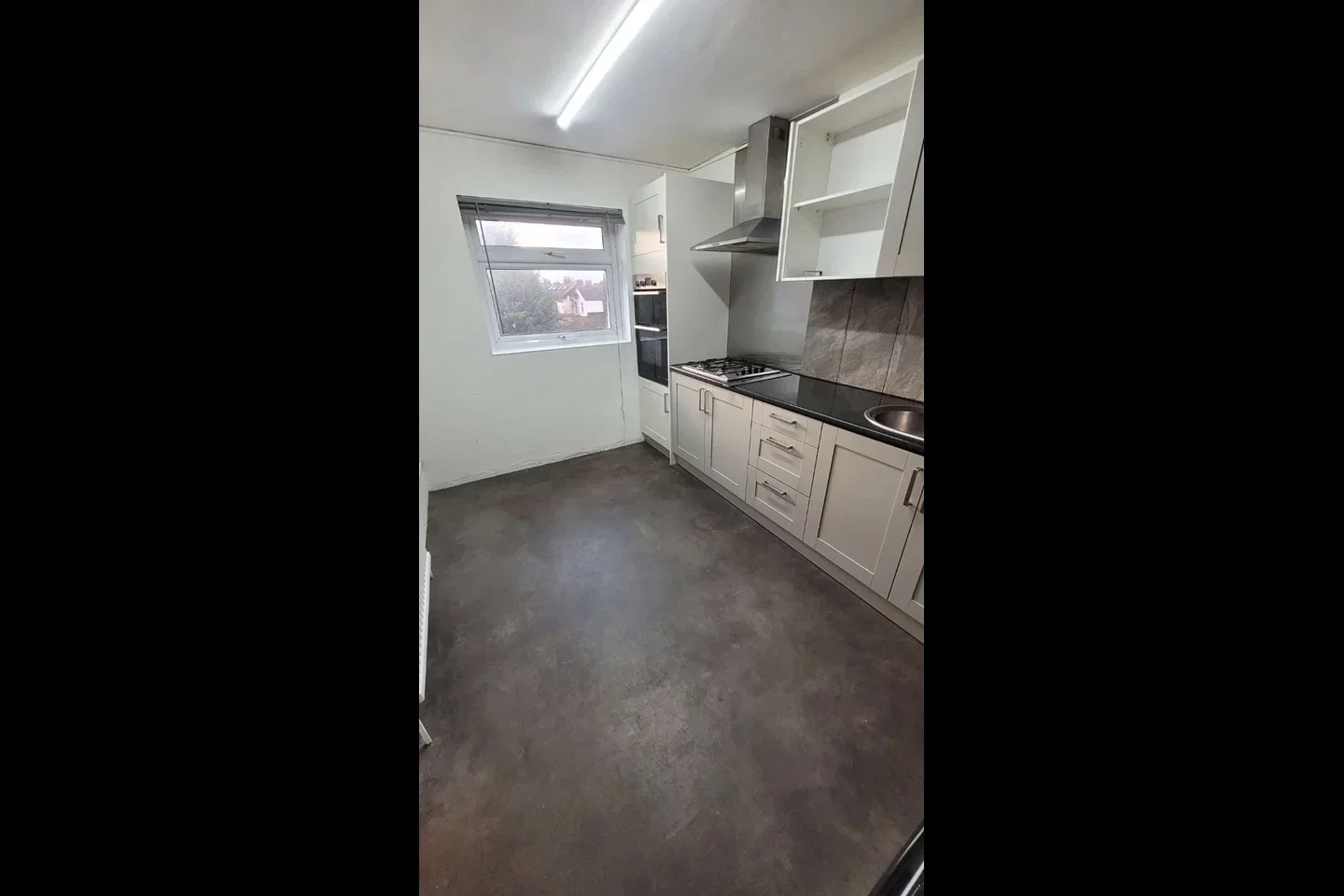 Flat Mandeville Road in Greater London