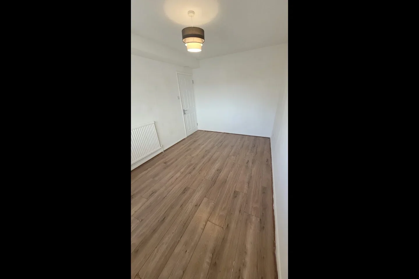 Flat Mandeville Road in Greater London