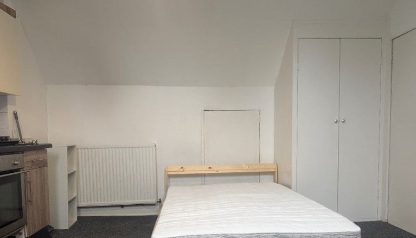 Flat Tennyson Road in Luton