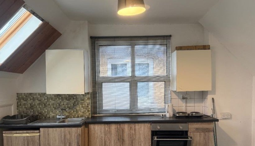 Flat Tennyson Road in Luton