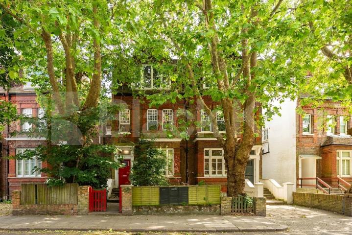 Flat Iverson Road in Greater London