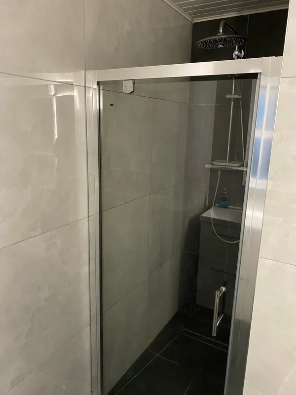Room Kempton Road in Greater London