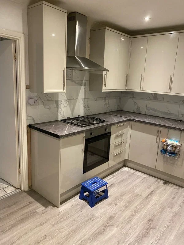Room Kempton Road in Greater London