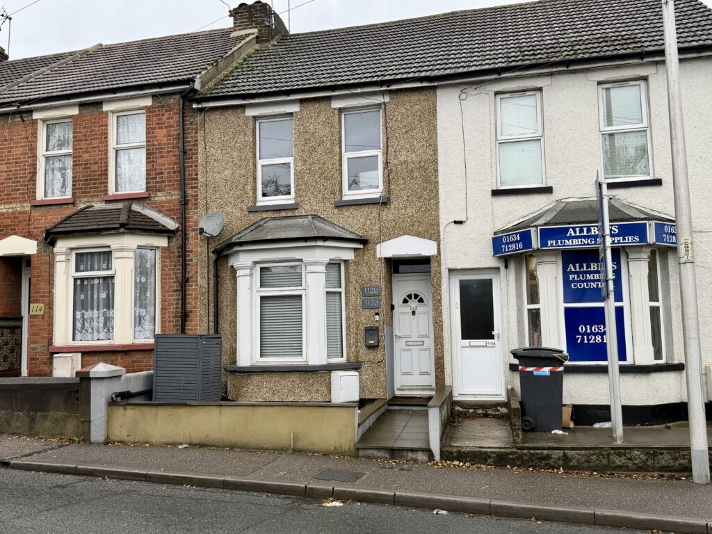 Flat Cuxton Road in Strood