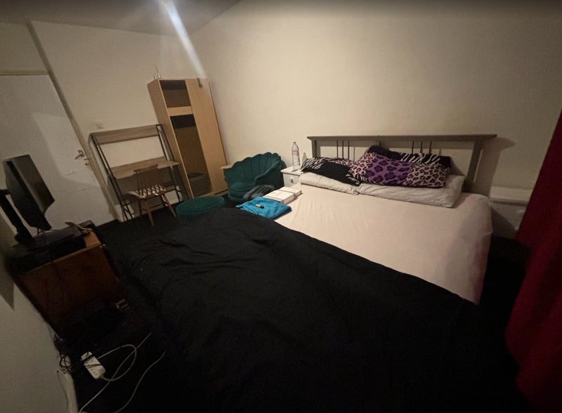 Room Anderson Road in Greater London