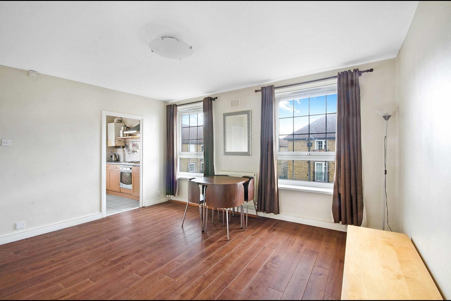 Flat Cahir Street in Greater London