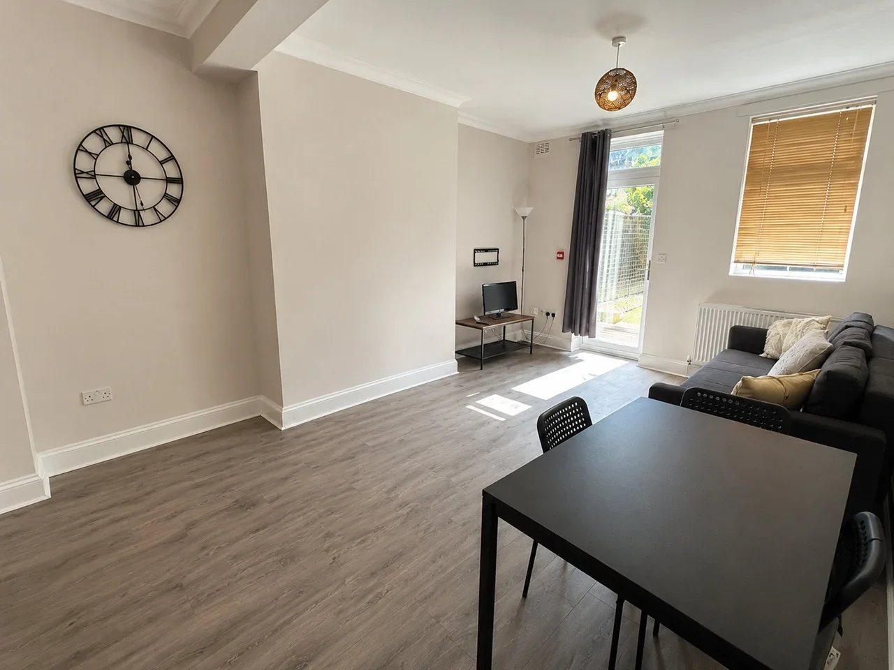 Room Alfred Road in Greater London