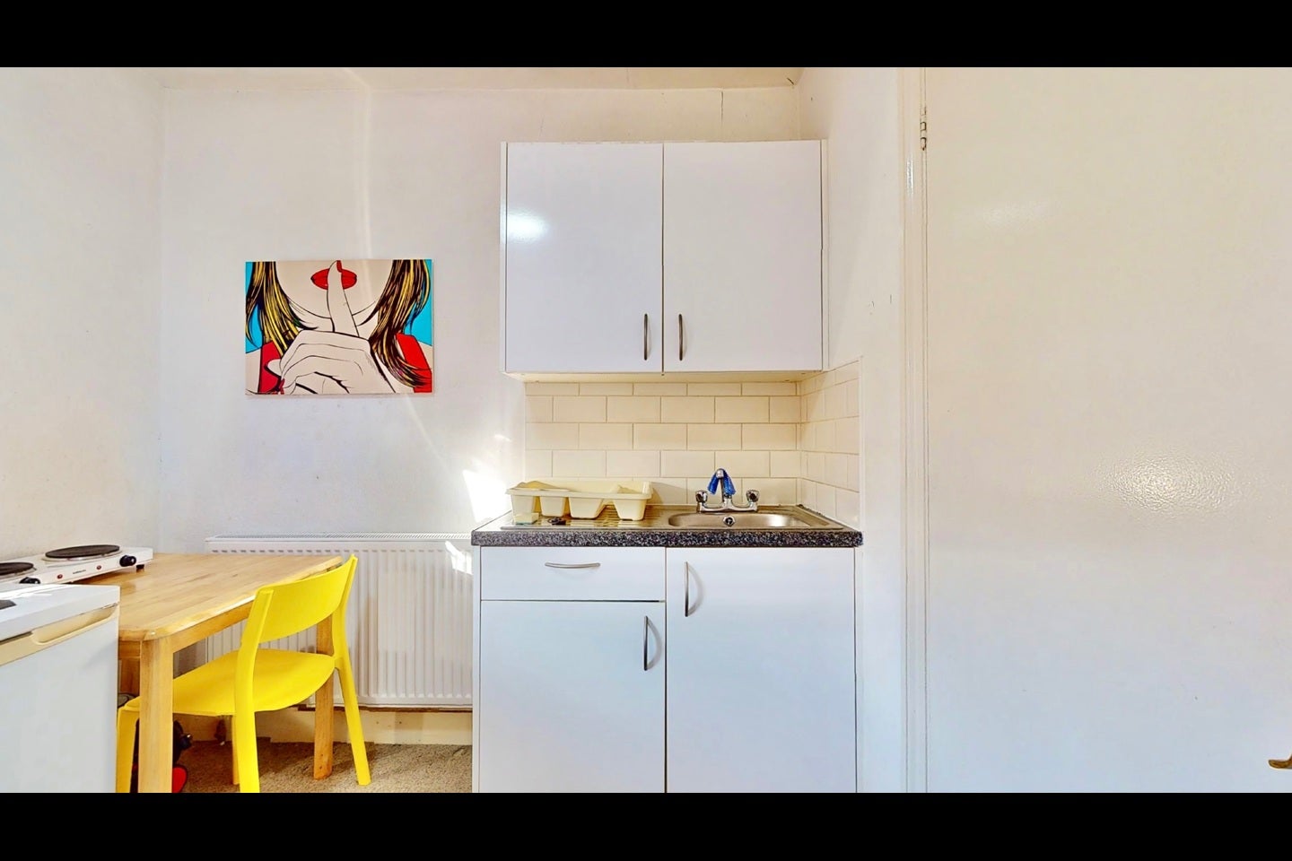 Flat Golders Green Road in Greater London