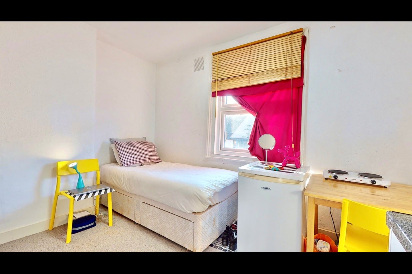 Flat Golders Green Road in Greater London