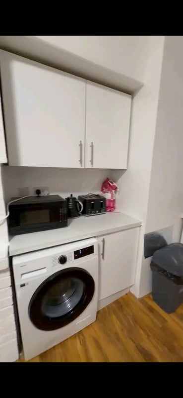 Room Beeston Road in Leeds