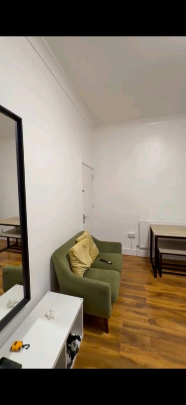 Room Beeston Road in Leeds