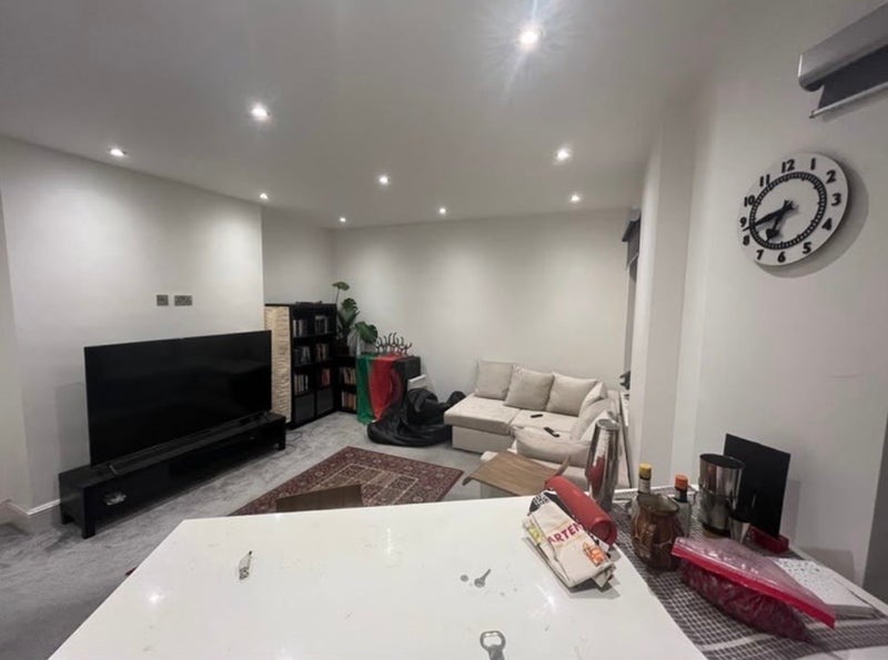 Room Tottenham Lane in Greater London