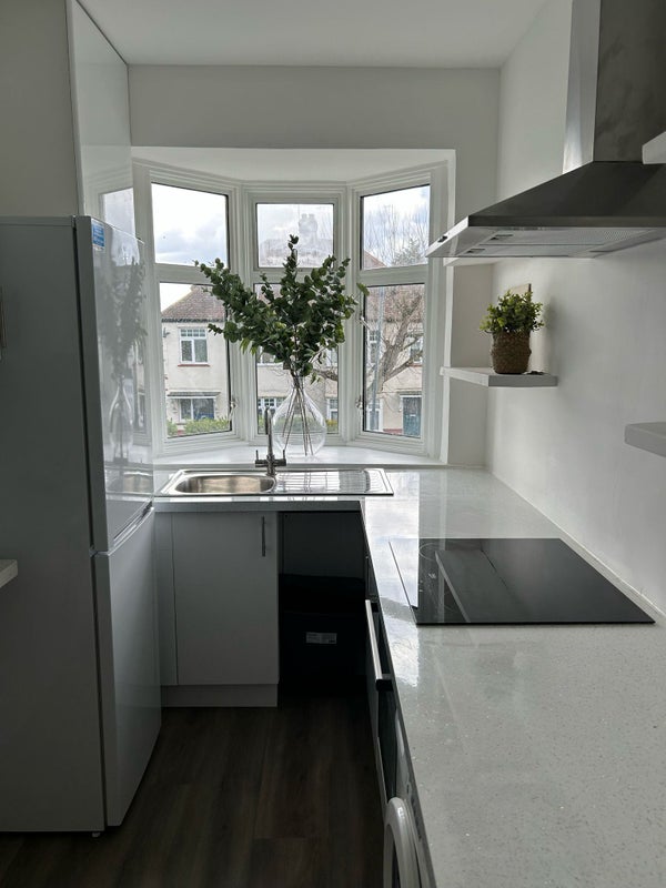 Room Hanover Road in Greater London