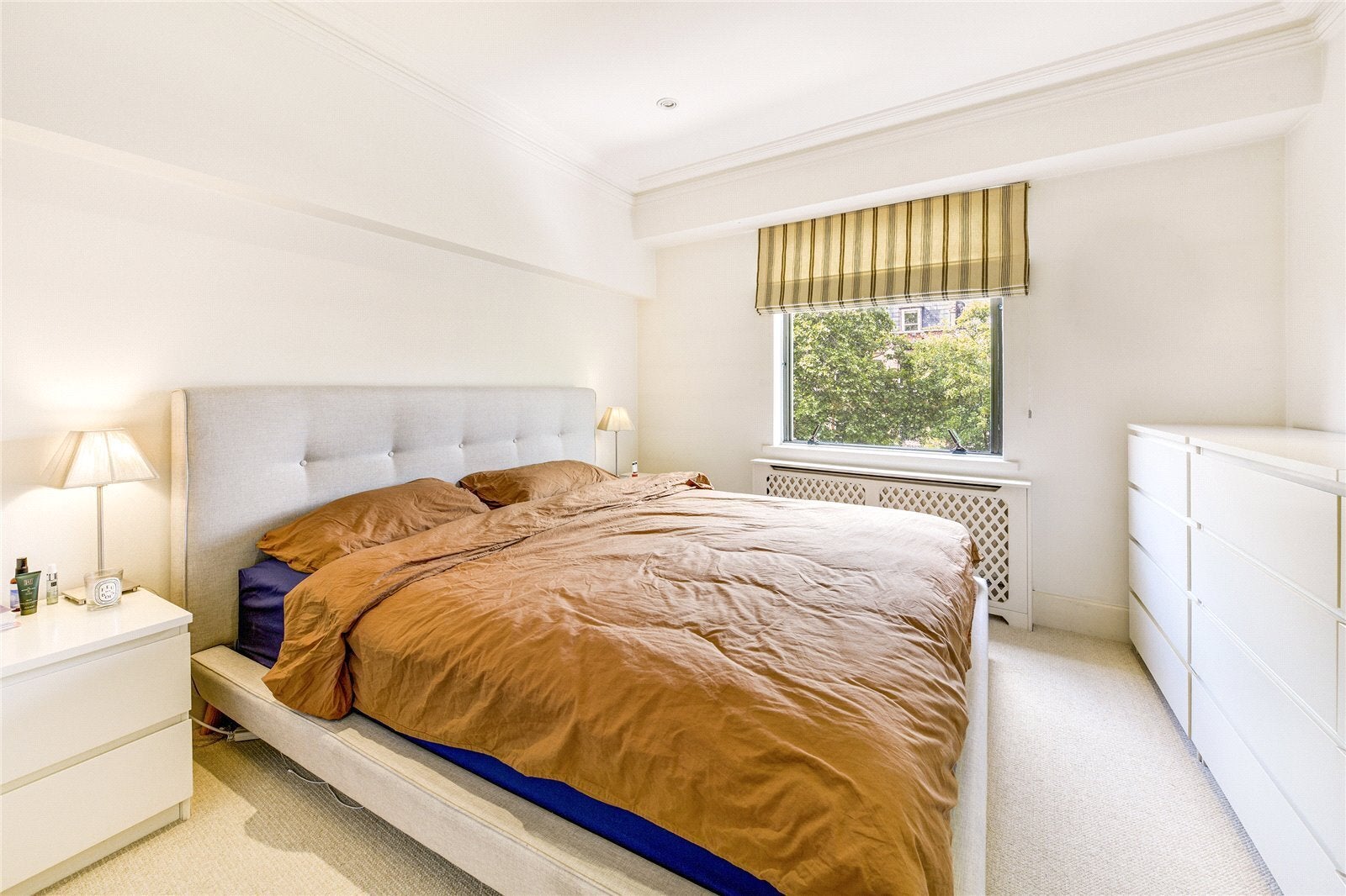 Flat Roland Gardens in Greater London