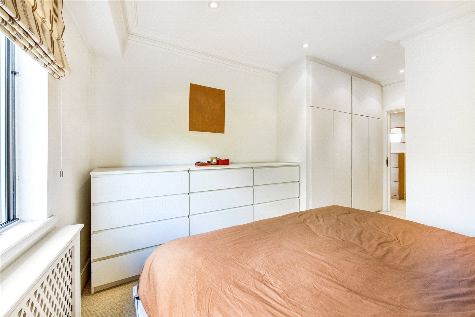Flat Roland Gardens in Greater London