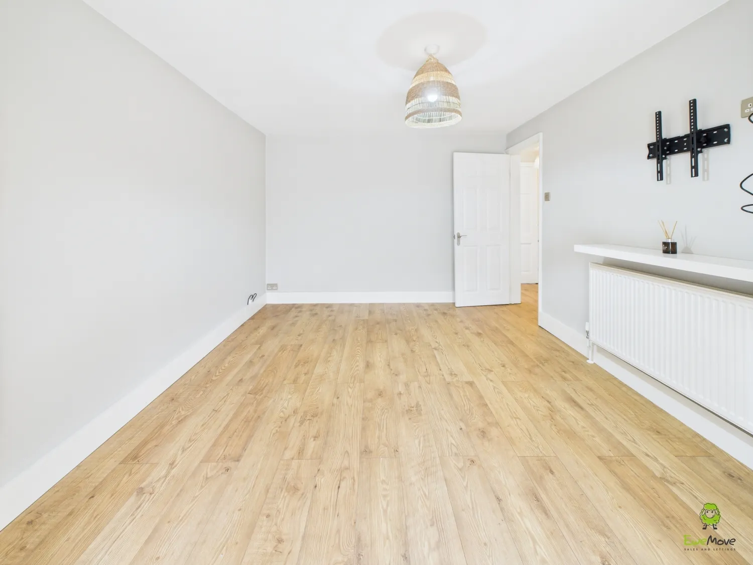 Flat Mayplace Road East in Greater London