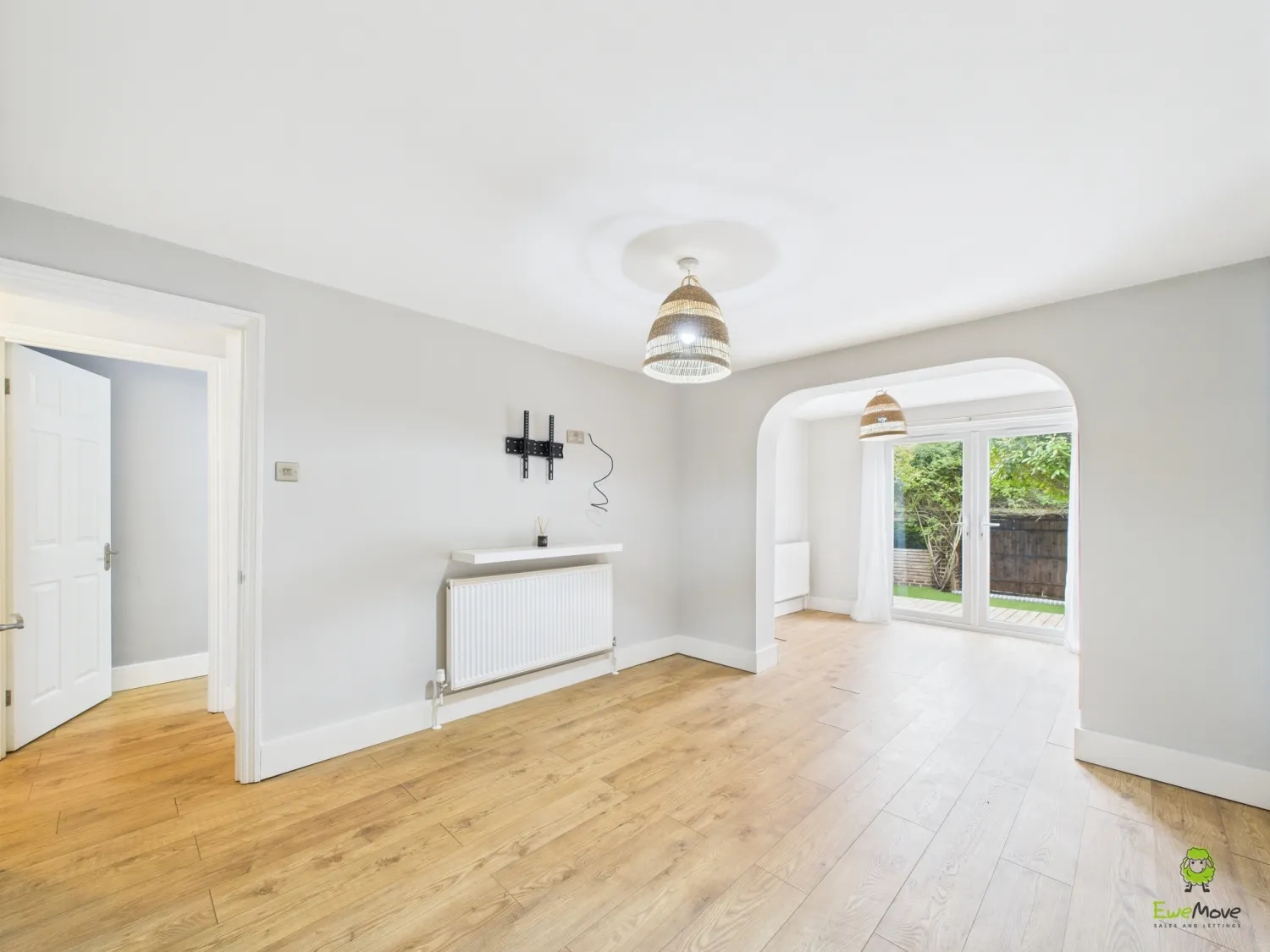 Flat Mayplace Road East in Greater London