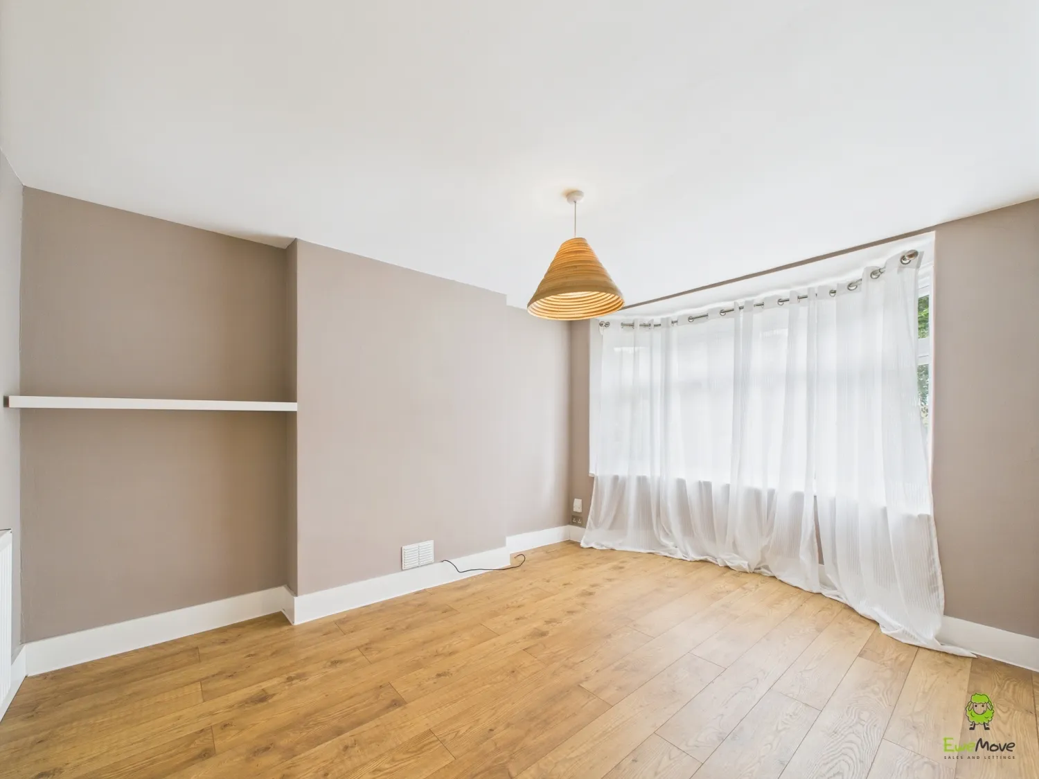 Flat Mayplace Road East in Greater London