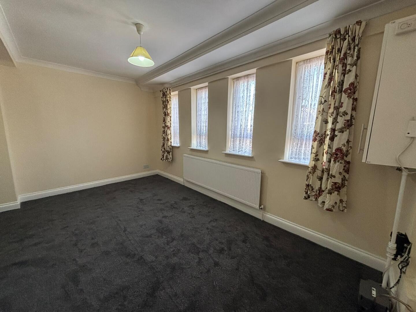 Flat Cranbrook Road in Greater London
