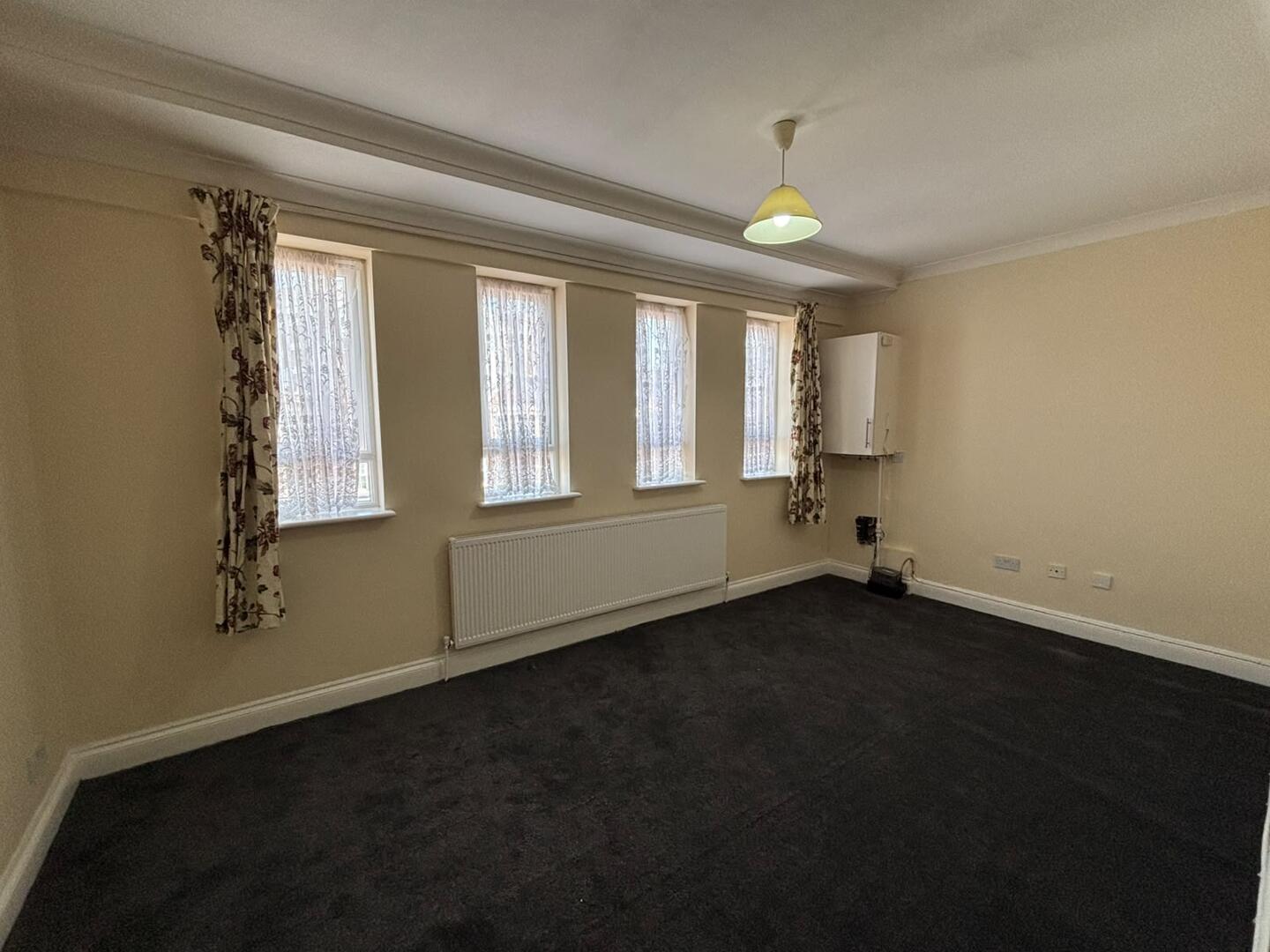 Flat Cranbrook Road in Greater London