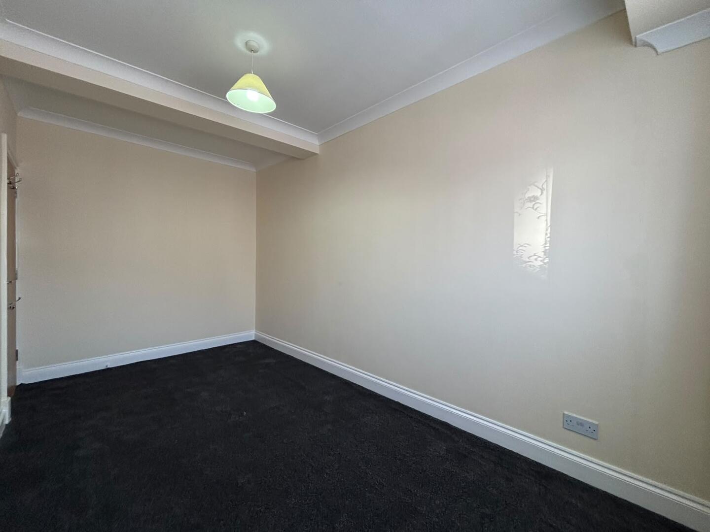 Flat Cranbrook Road in Greater London