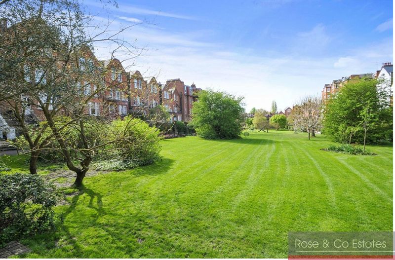 Flat Greencroft Gardens in Greater London