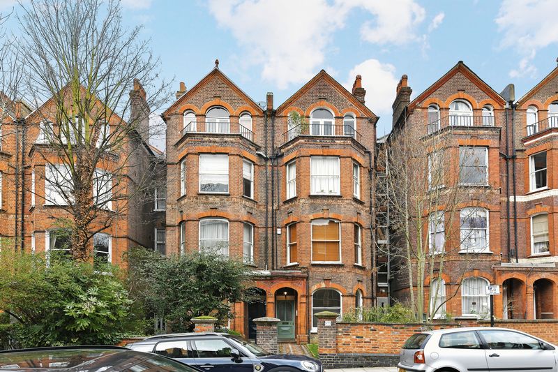 Flat Greencroft Gardens in Greater London
