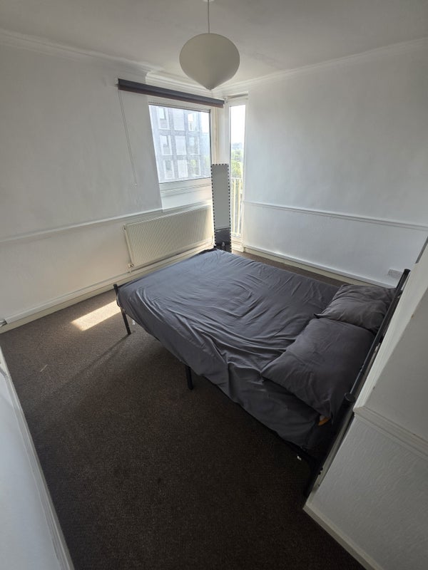 Room Milburn Lane in Greater London