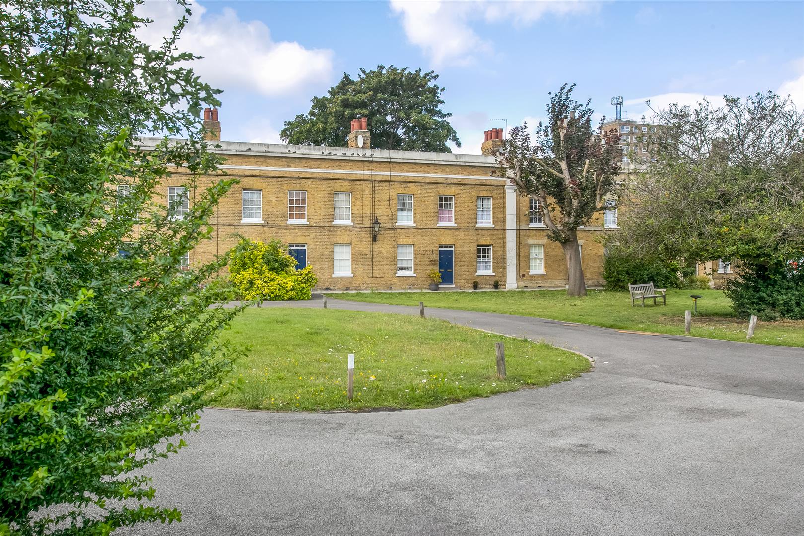 Flat Caroline Gardens in Greater London