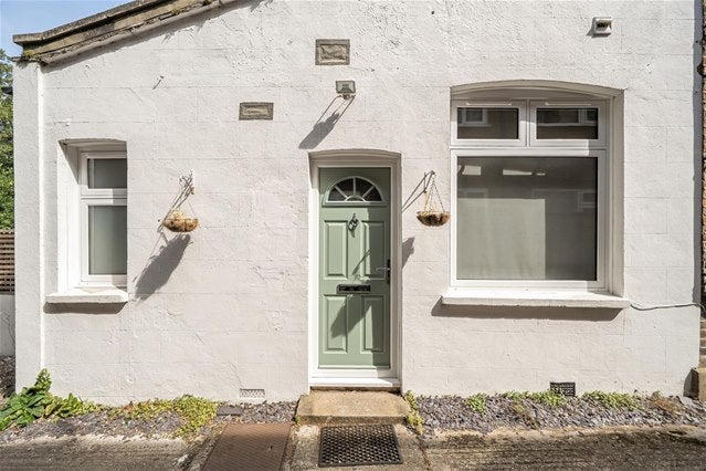 Flat Adelaide Road in Greater London