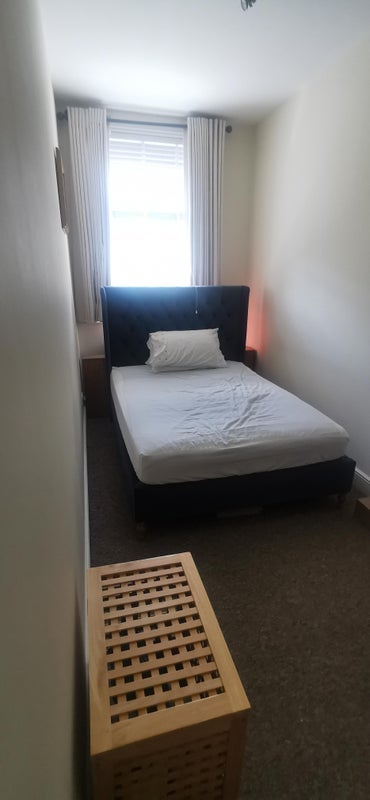 Room Holland Road in Greater London