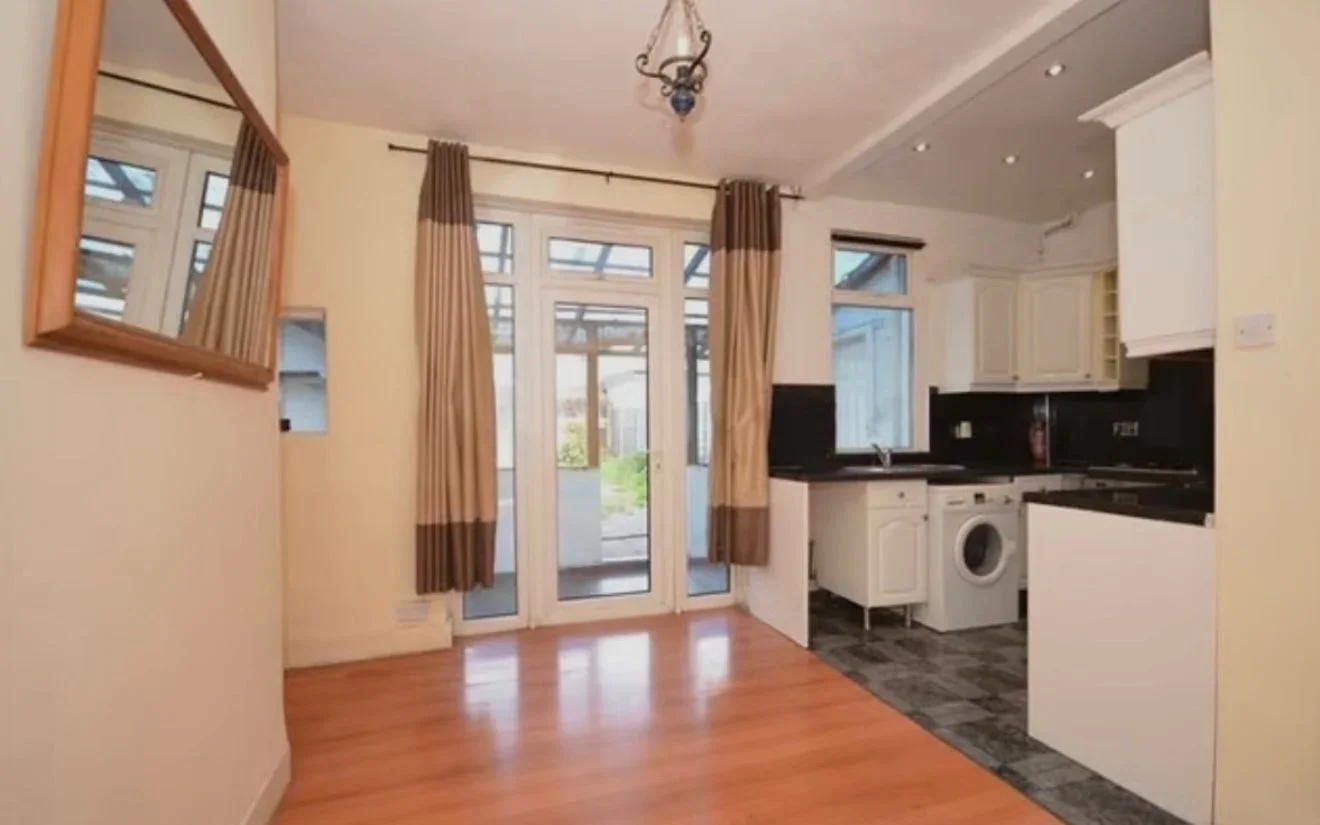 Room Stevenage Road in Greater London
