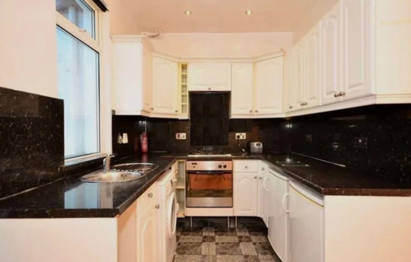 Room Stevenage Road in Greater London