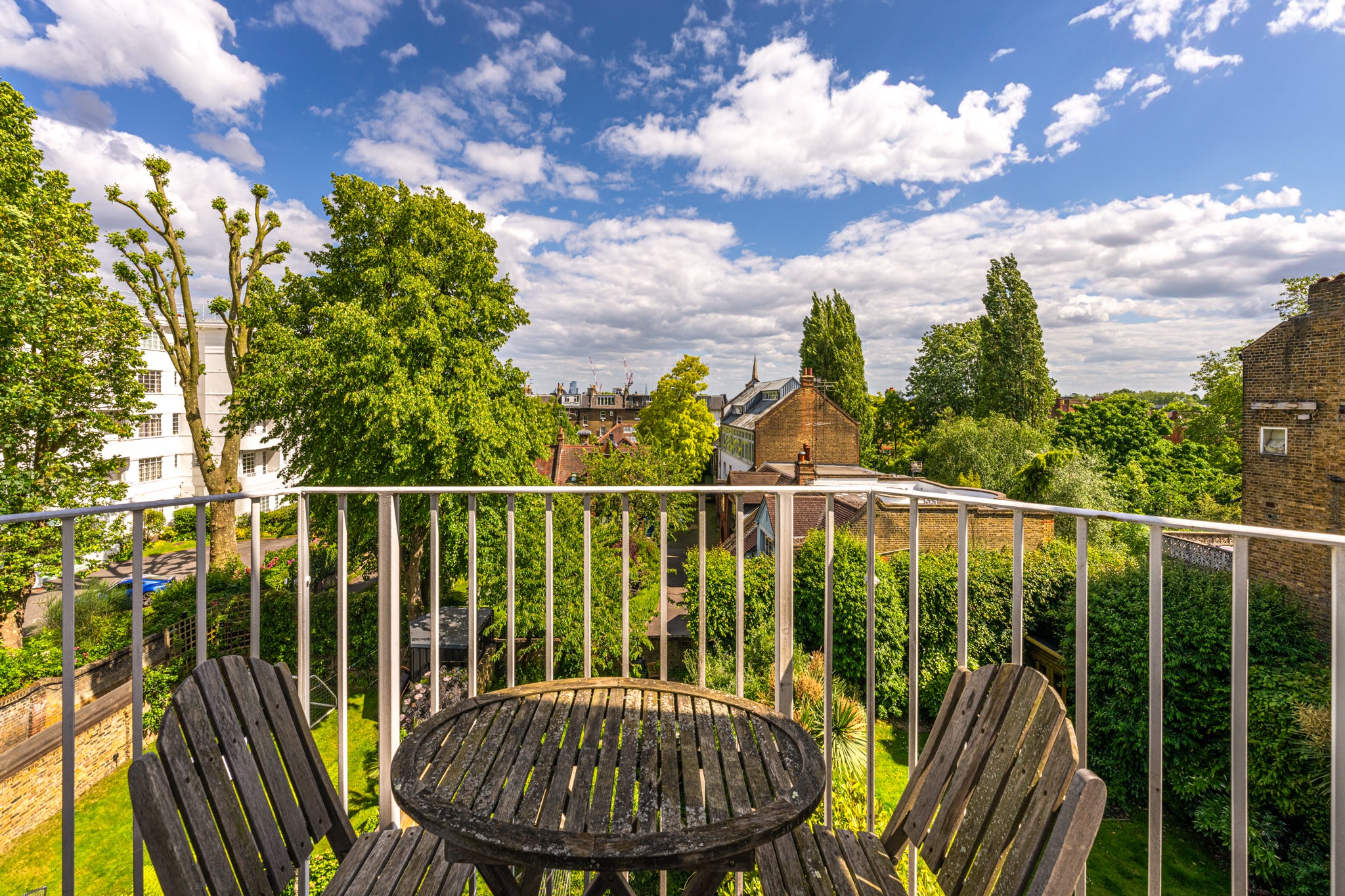 Flat Chalcot Gardens in Greater London