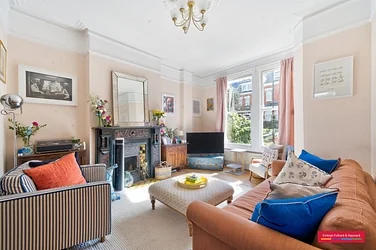 House Hillfield Avenue in Greater London
