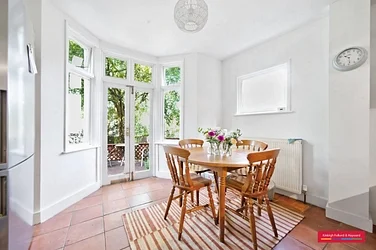 House Hillfield Avenue in Greater London