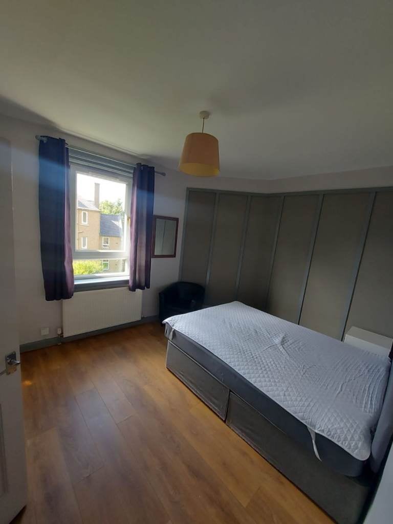 Flat Stenhouse Grove in City of Edinburgh