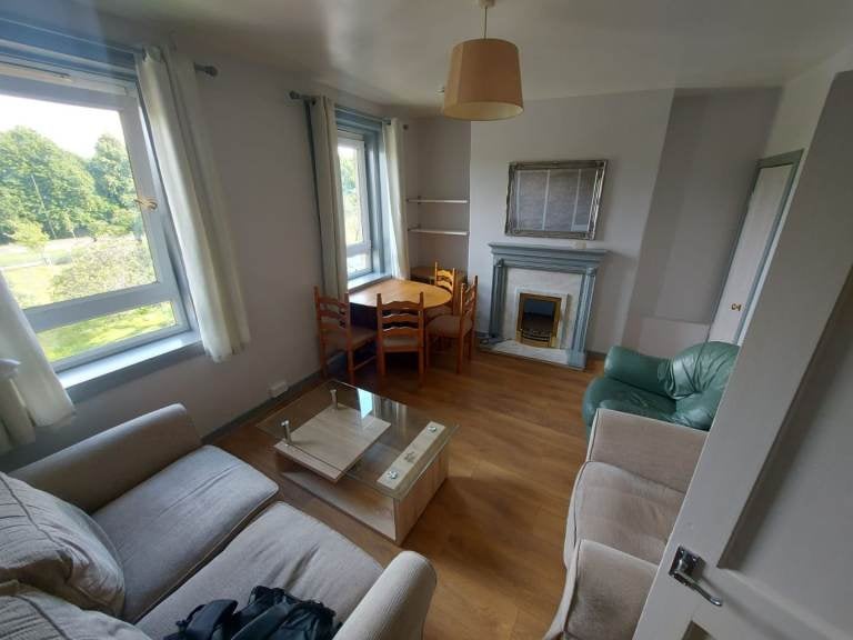 Flat Stenhouse Grove in City of Edinburgh
