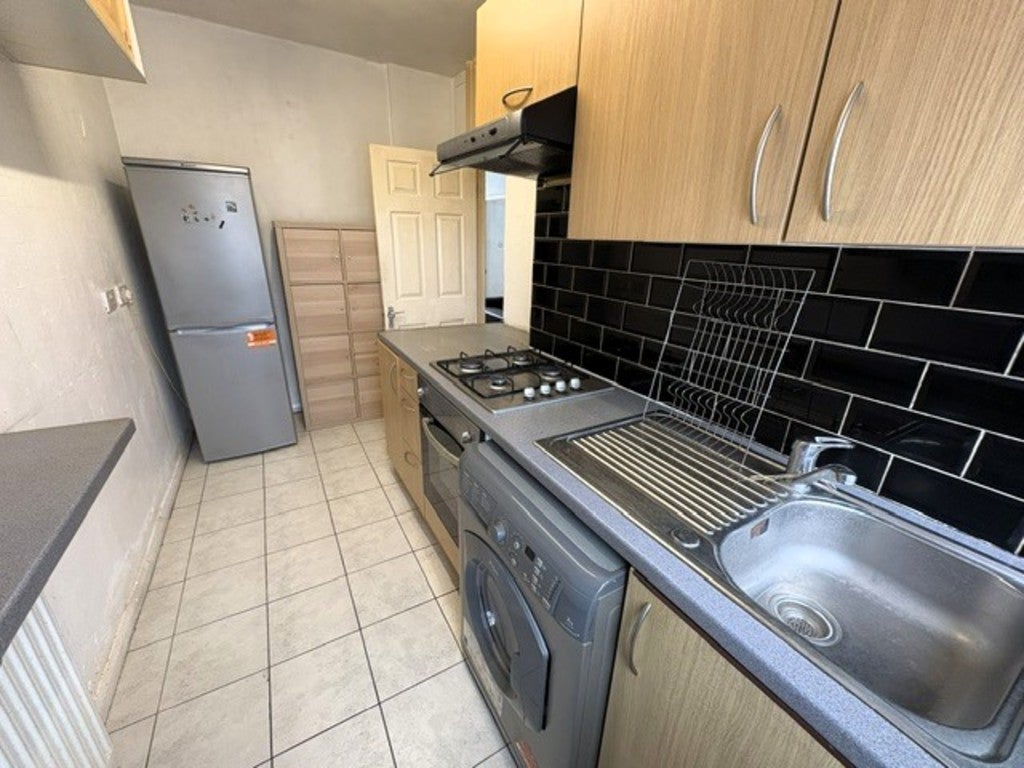 Flat Livingstone Road in Greater London