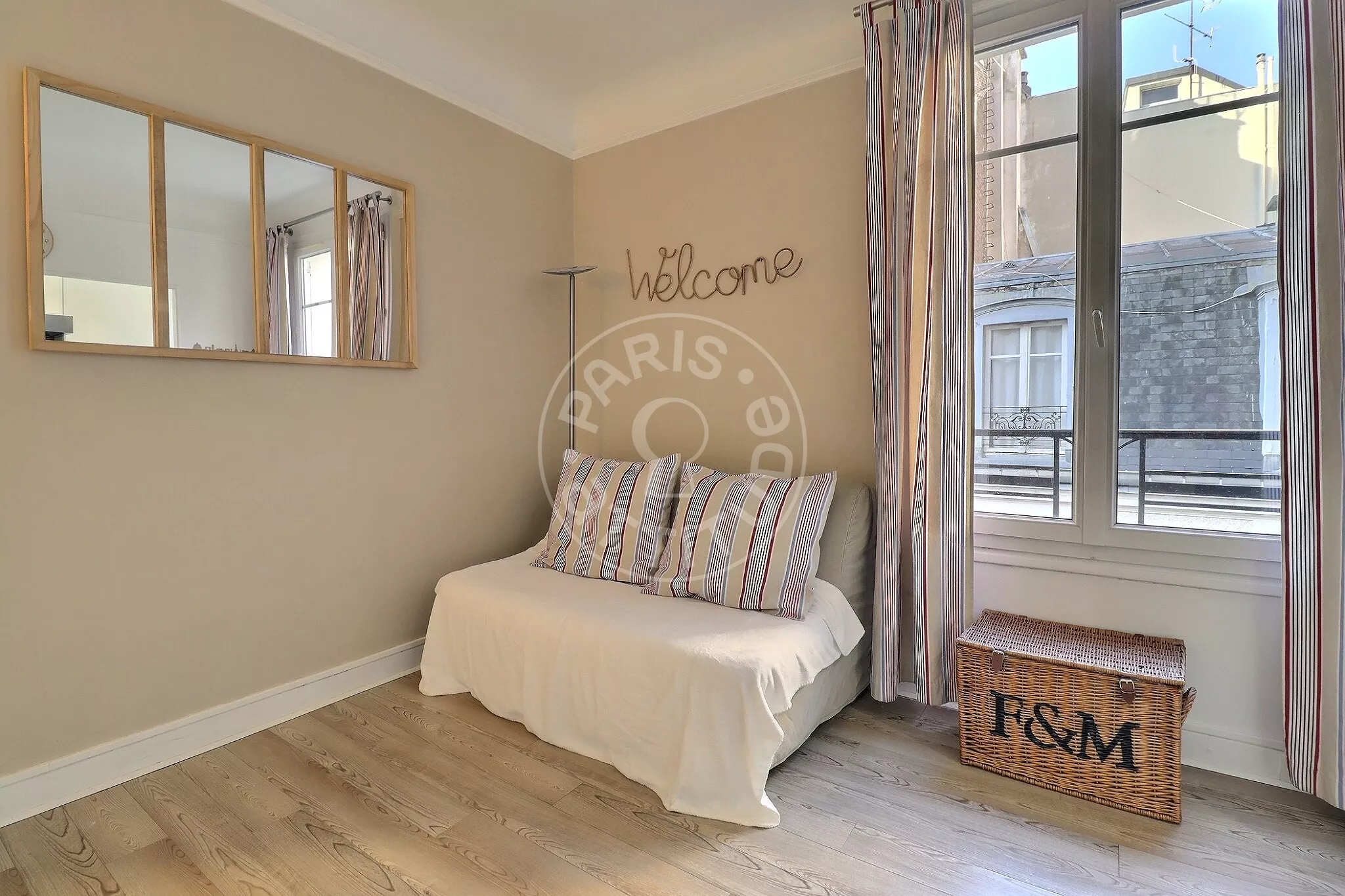 Flat Rue des Renaudes in Paris