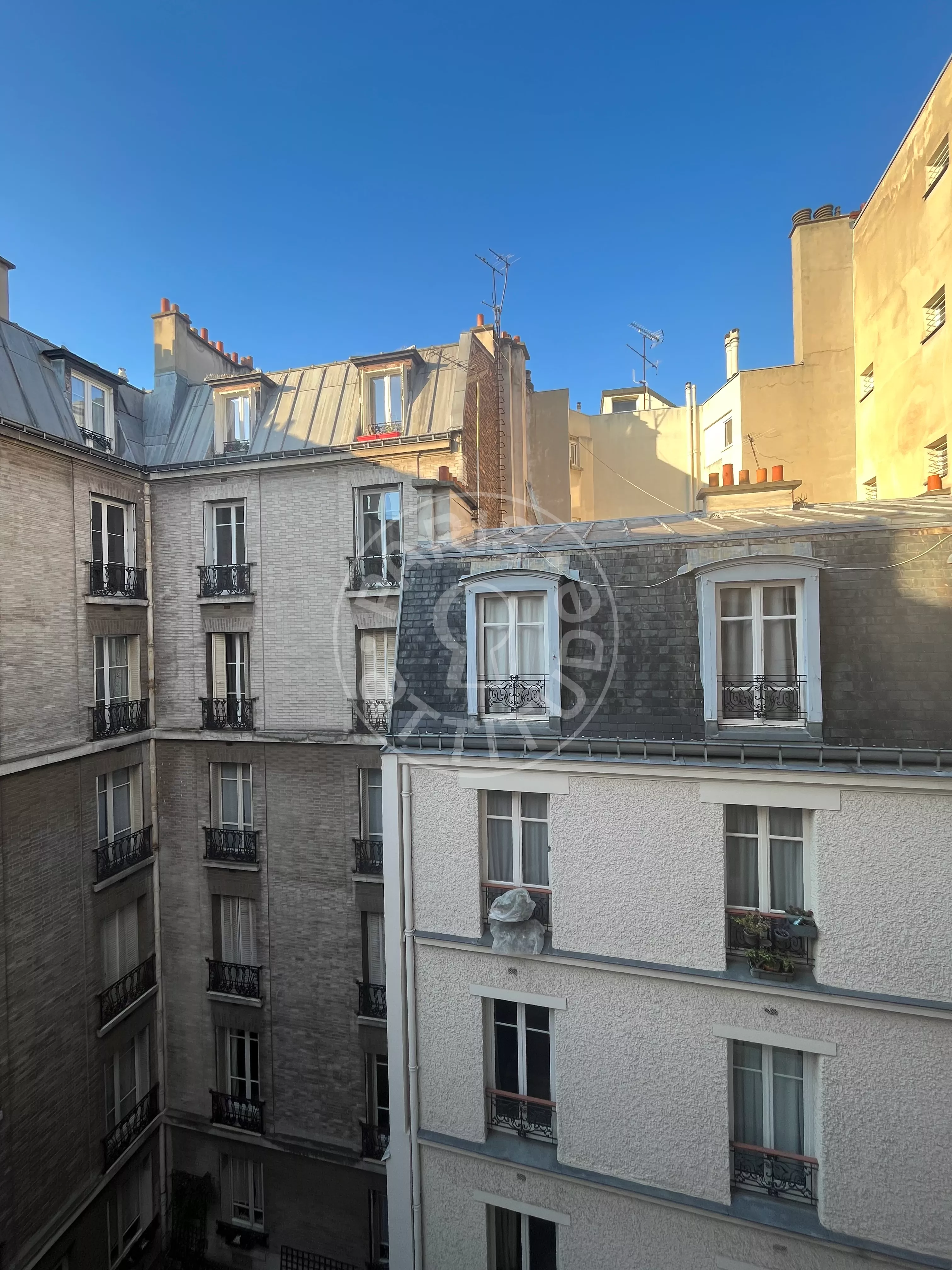 Flat Rue des Renaudes in Paris