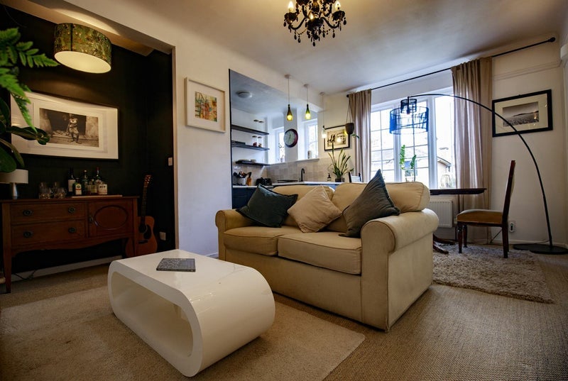 Flat Mortimer Crescent in Greater London