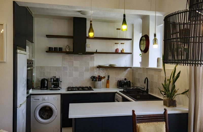 Flat Mortimer Crescent in Greater London