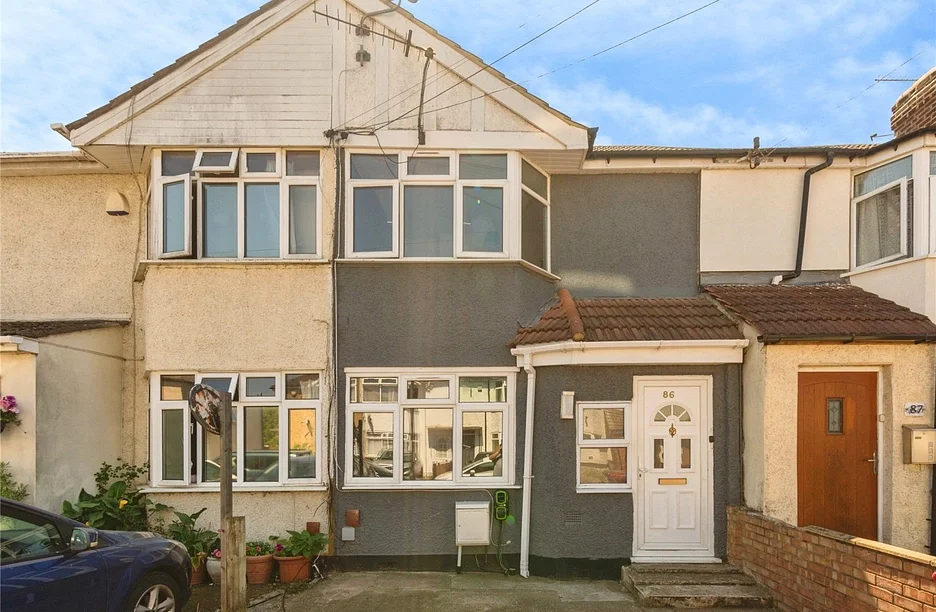 House Salt Hill Way in Slough