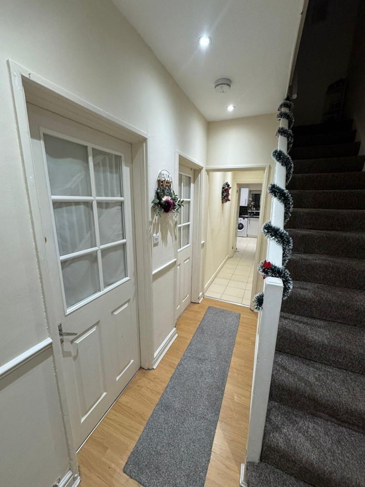 Room Weylond Road in Greater London