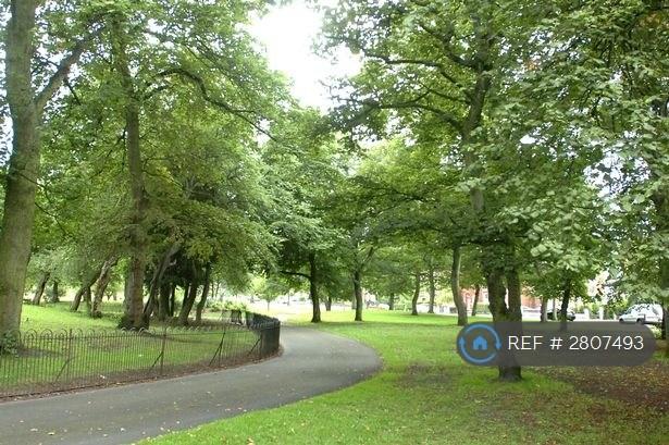 Flat Newsham Drive in Liverpool