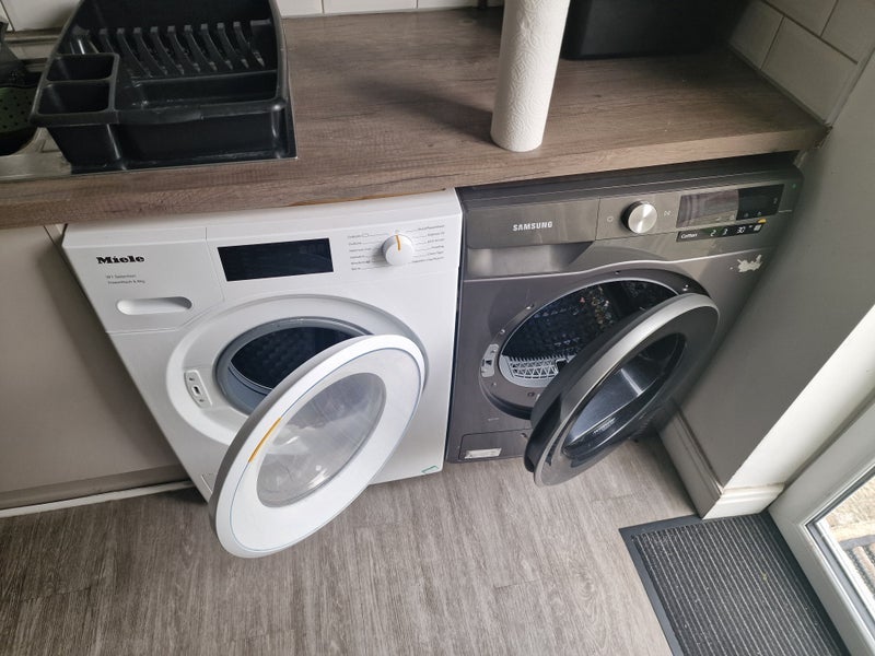 Room Haryngton Avenue in Warrington