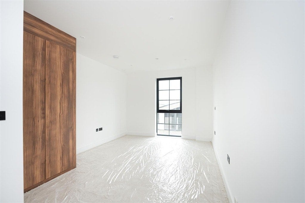 Flat Worgan Street in Greater London