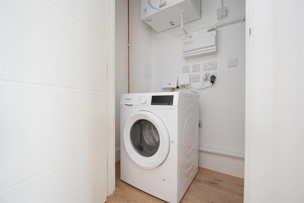 Flat Worgan Street in Greater London